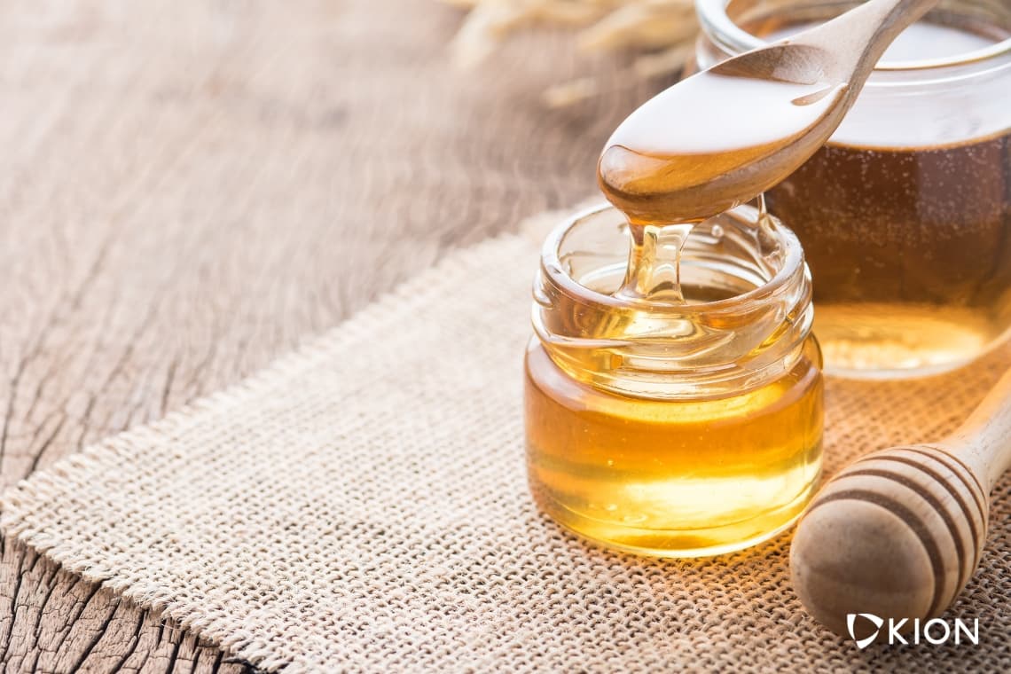 The Benefits of Honey (And What Sets It Apart From Other Sweeteners)